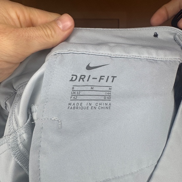 Nike Dri-Fit Golf Shorts – Light Gray – Women’s M (8) - Picture 3 of 3
